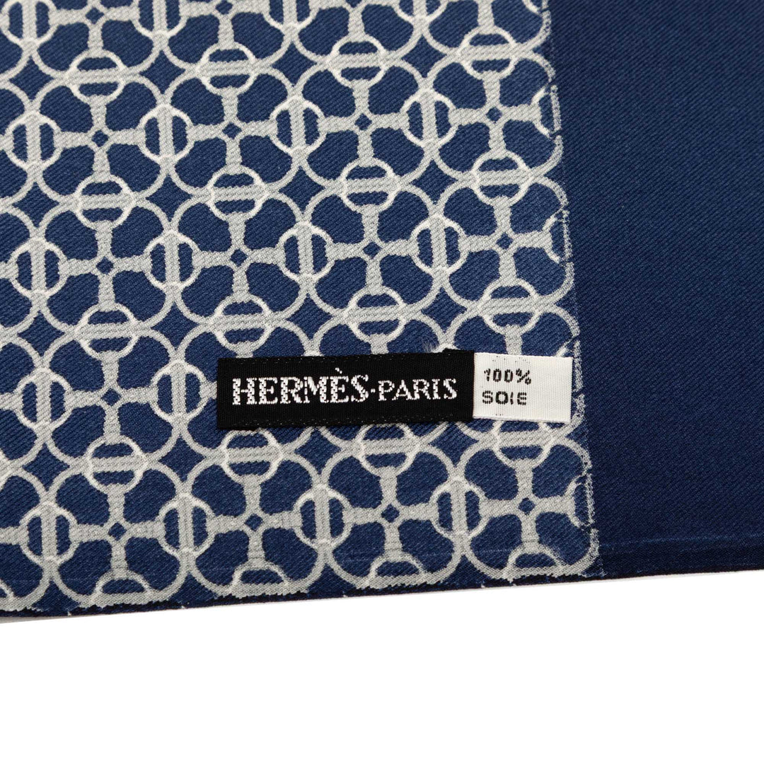 Hermès Geometric Fringe Shawl 140 Bleu – vue 4 – GABY PARIS