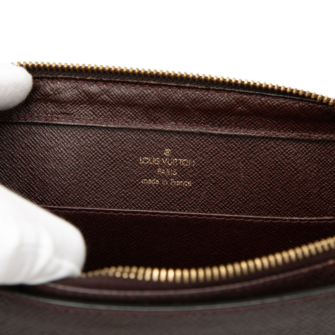 Louis Vuitton Taiga Baikal Cuir