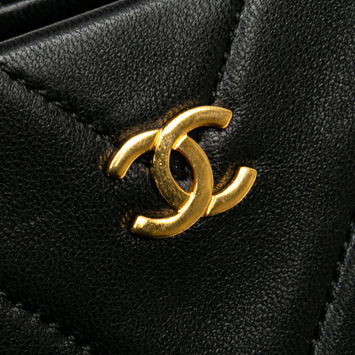CC Chevron Quilted Lambskin Kiss Lock Shoulder Bag Black - Gaby Paris