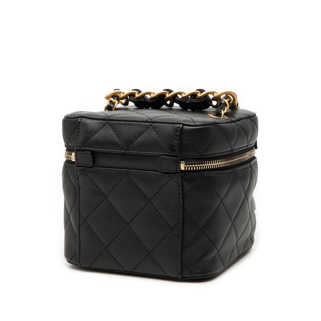 Chanel Small Matelassé Cuir de veau Chain Bar Vanity avec chaîne