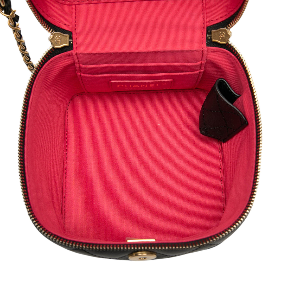 Chanel Small Matelassé Cuir de veau Chain Bar Vanity avec chaîne