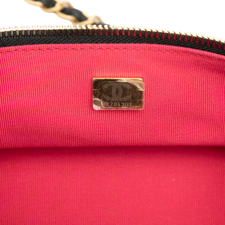 Chanel Small Matelassé Cuir de veau Chain Bar Vanity avec chaîne