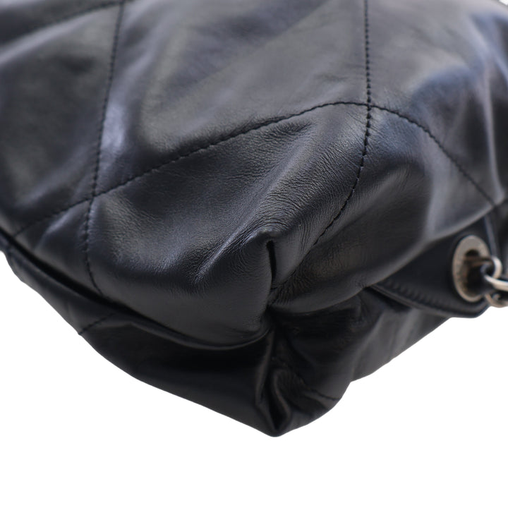 Chanel Large Matelassé brillant Cuir de veau 22 Sac à dos