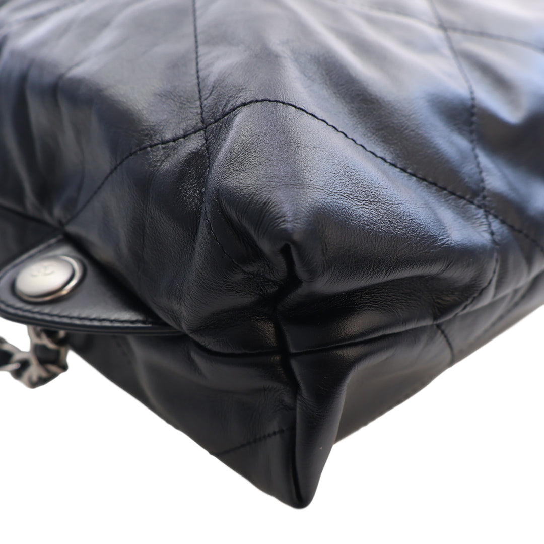Chanel Large Matelassé brillant Cuir de veau 22 Sac à dos