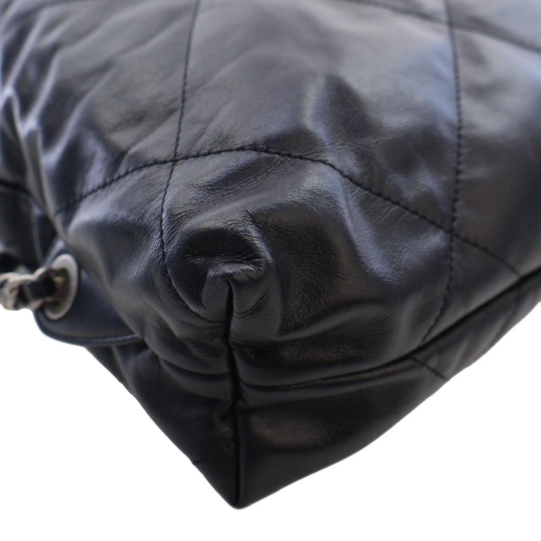 Chanel Large Matelassé brillant Cuir de veau 22 Sac à dos