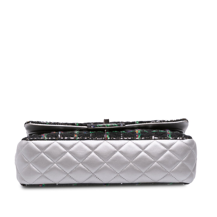 Chanel Sac porté épaule Classic Matelassé et Métallisé Double rabat Tweed Moyen Noir – vue 3 – GABY PARIS