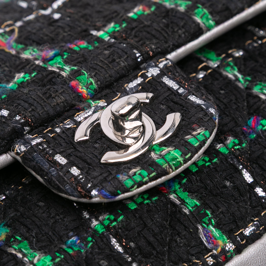 Chanel Sac porté épaule Classic Matelassé et Métallisé Double rabat Tweed Moyen Noir – vue 9 – GABY PARIS