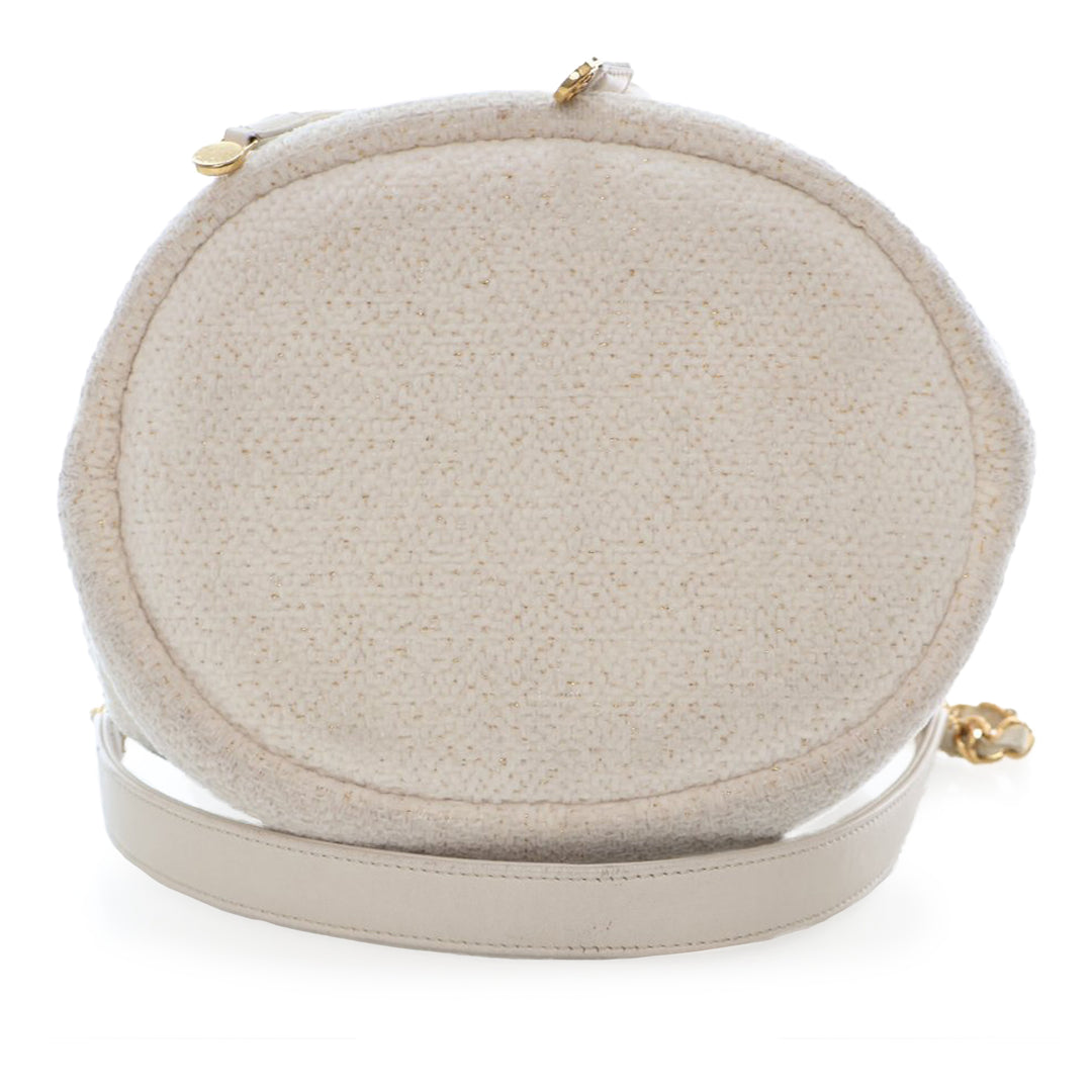 Chanel Small Tweed Deauville Drawstring Bucket Bag Blanc – GABY PARIS Authentique
