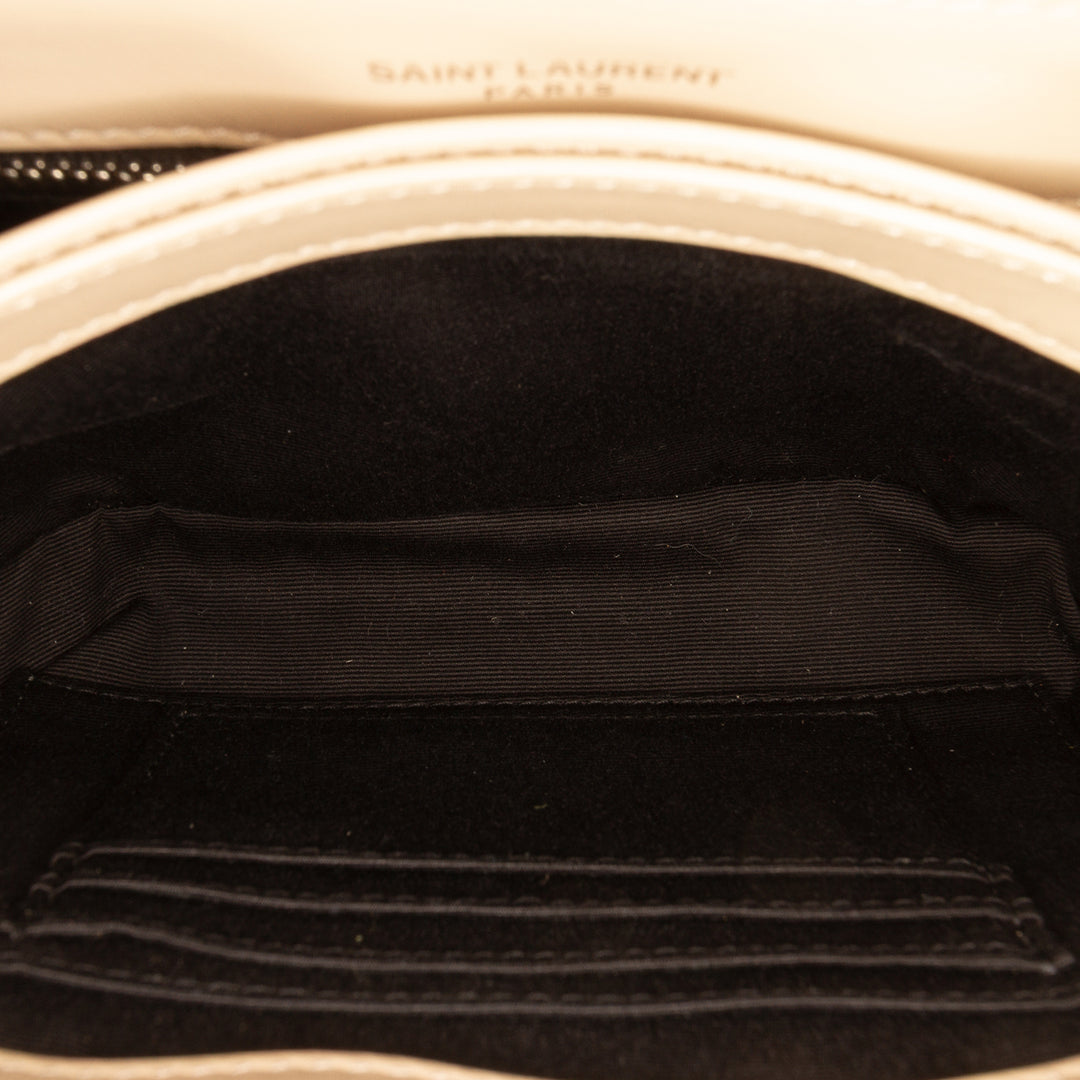 Saint Laurent Matelasse LouLou Sac Toy Cuir de veau Beige – vue 4 – GABY PARIS