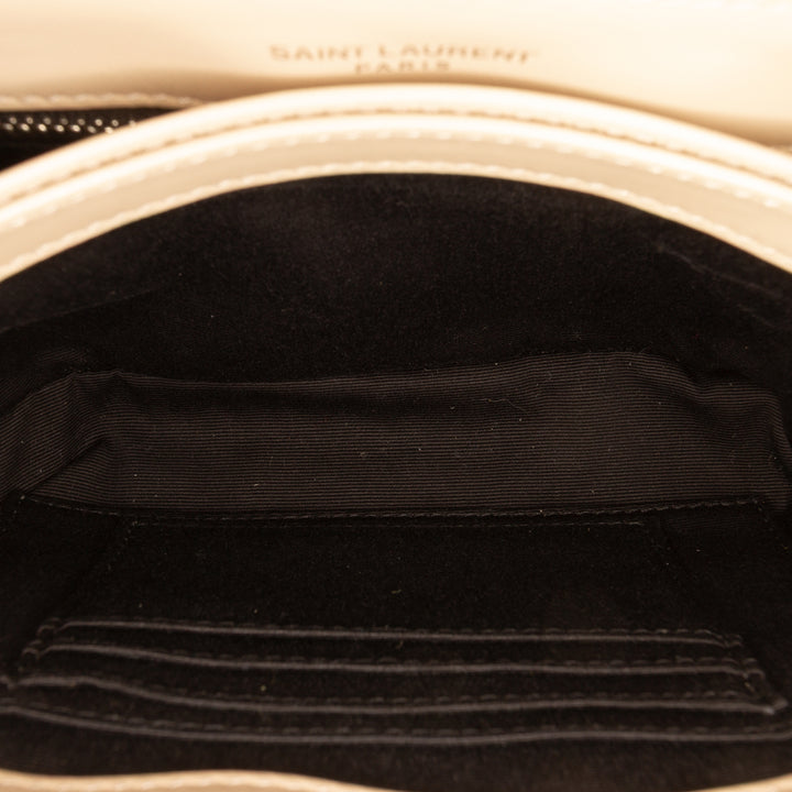 Saint Laurent Matelasse LouLou Sac Toy Cuir de veau Beige – vue 4 – GABY PARIS