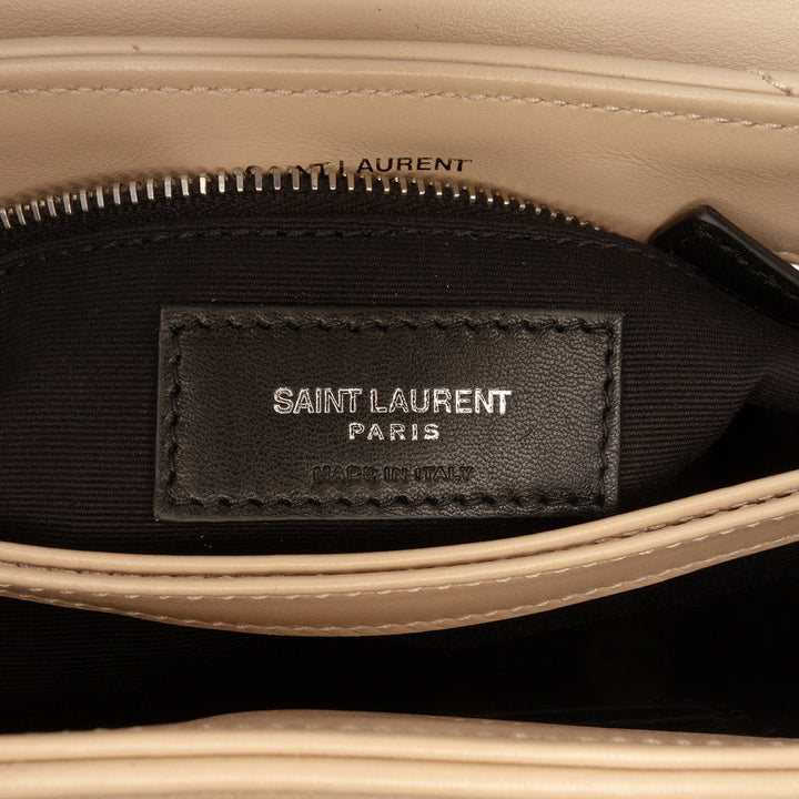 Saint Laurent Matelasse LouLou Sac Toy Cuir de veau Beige – vue 5 – GABY PARIS