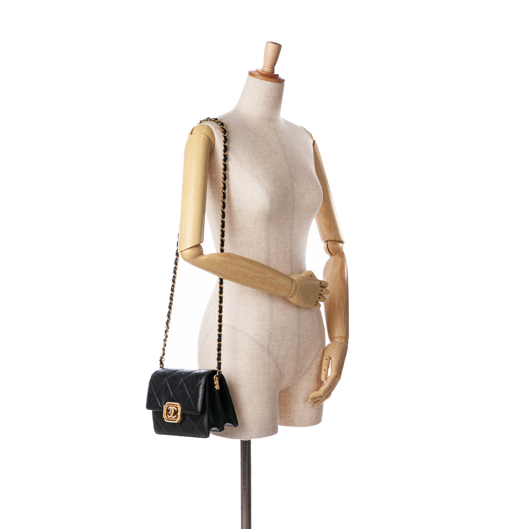 Chanel Matelassé Cuir d’agneau Octagonal Buckle Sac porté croisé