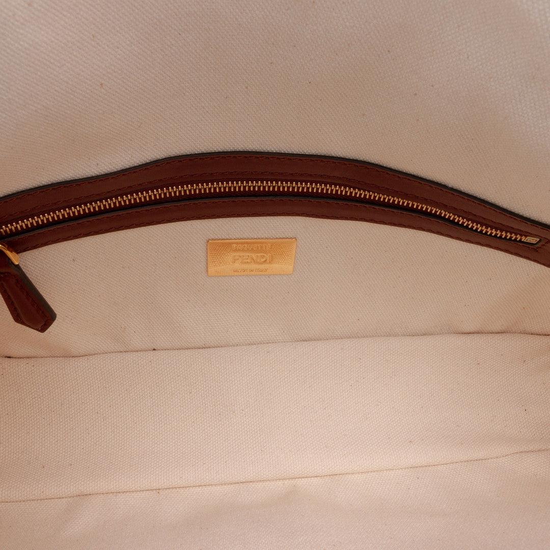 Fendi Zucca Embroidered Toile Baguette Sac cartable Marron