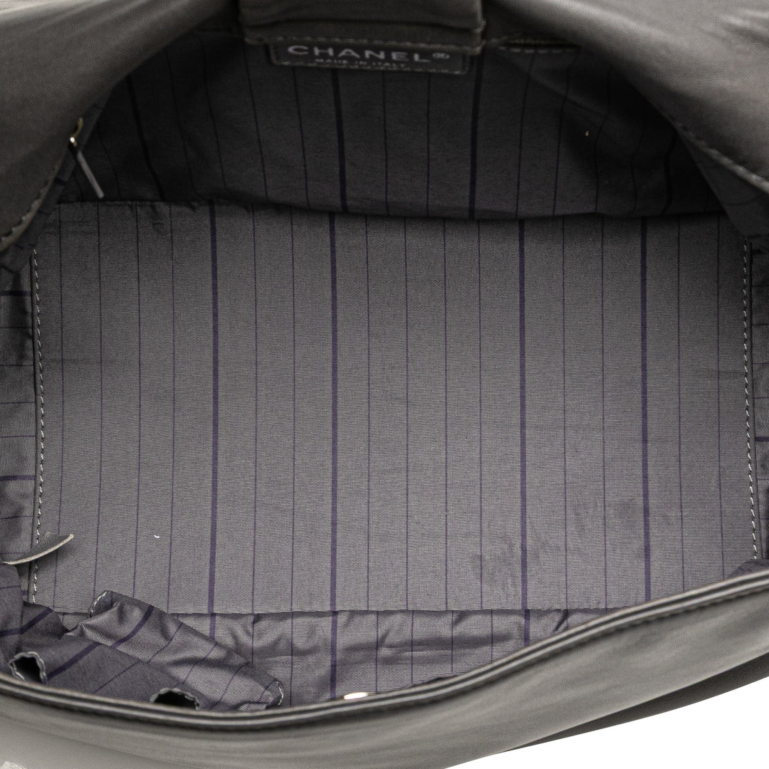 Chanel Cuir d’agneau clouté CC Accordion à rabat