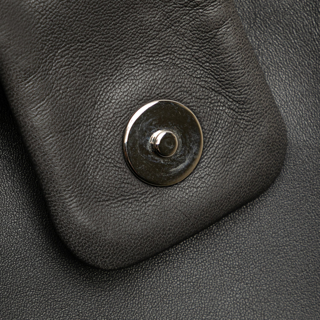 Chanel Cuir d’agneau clouté CC Accordion à rabat