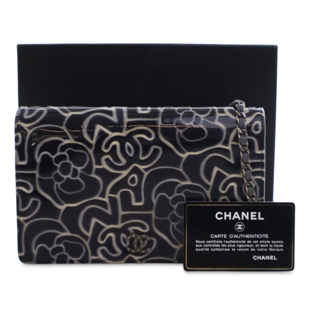 Chanel CC embossé Cuir verni Camellia Wallet On Chain