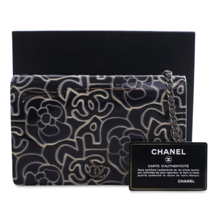 Chanel CC embossé Cuir verni Camellia Wallet On Chain