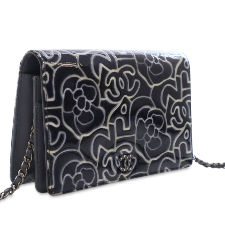 Chanel CC embossé Cuir verni Camellia Wallet On Chain