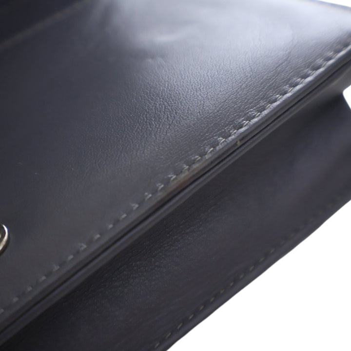 Chanel CC embossé Cuir verni Camellia Wallet On Chain