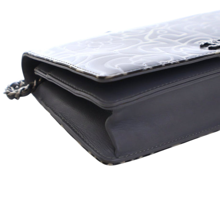 Chanel CC embossé Cuir verni Camellia Wallet On Chain