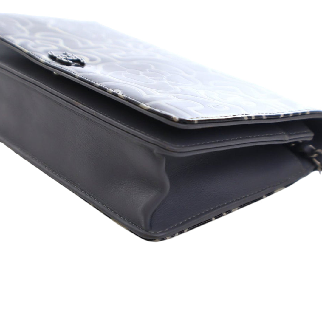 Chanel CC embossé Cuir verni Camellia Wallet On Chain