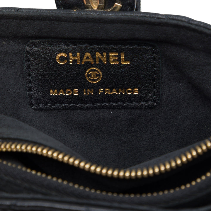 Chanel CC Matelassé O Perles fantaisie Chaîne Étui téléphone Pochette Mini Cuir d'agneau Noir – vue 5 – GABY PARIS