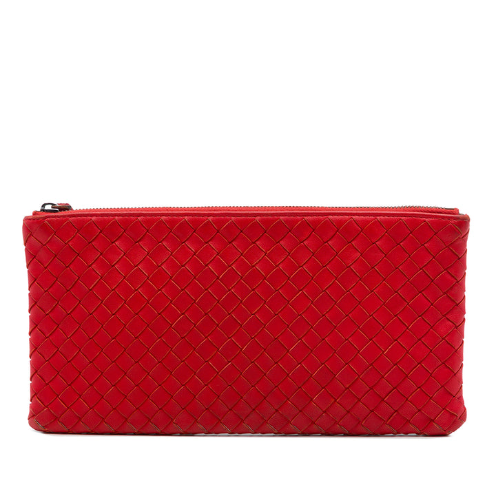 Bottega Veneta Pochette Intrecciato Zippé nappa Rouge – vue principale – GABY PARIS