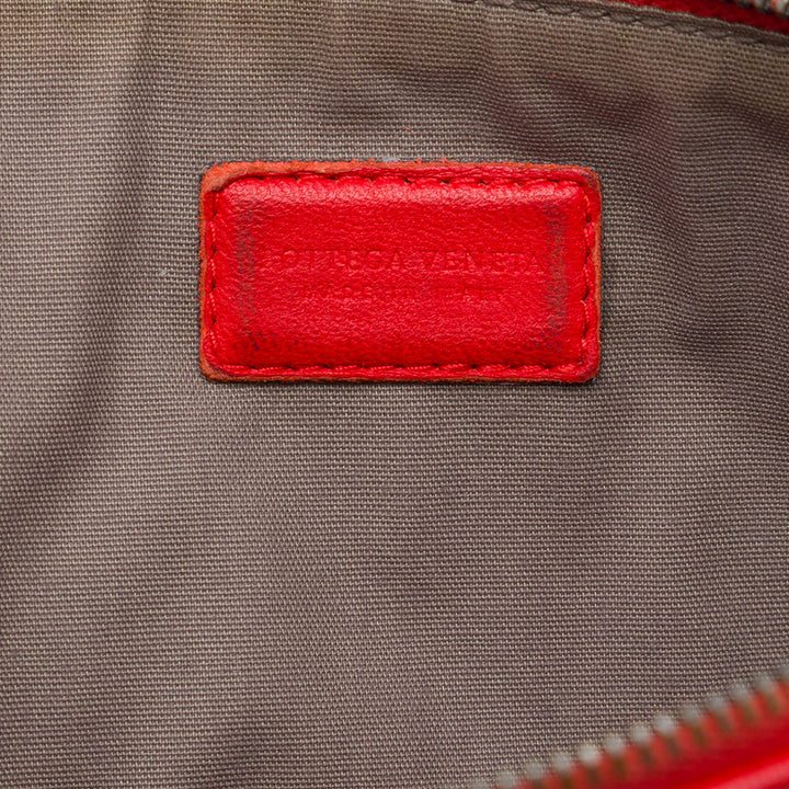 Bottega Veneta Pochette Intrecciato Zippé nappa Rouge – vue 5 – GABY PARIS