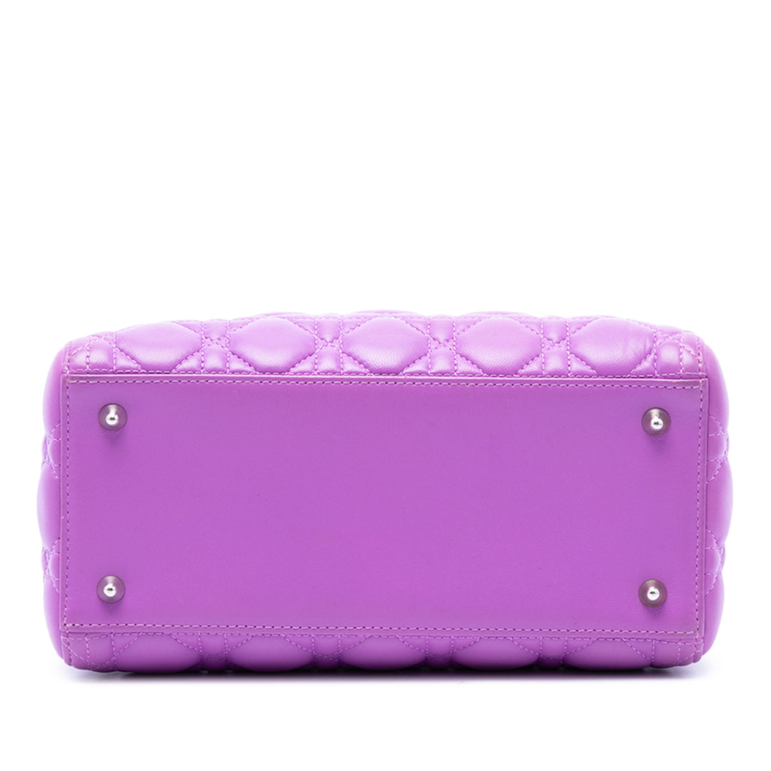Dior Sac à main Lady Dior Cannage Moyen Cuir d'agneau Violet – vue 3 – GABY PARIS