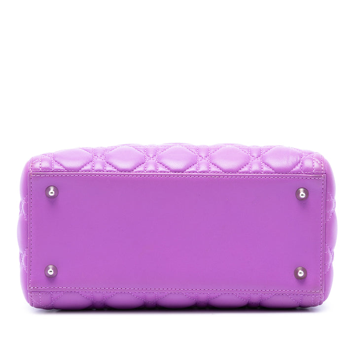 Dior Sac à main Lady Dior Cannage Moyen Cuir d'agneau Violet – vue 3 – GABY PARIS
