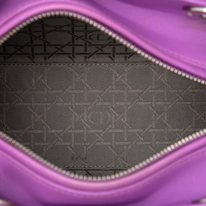 Dior Sac à main Lady Dior Cannage Moyen Cuir d'agneau Violet – vue 4 – GABY PARIS