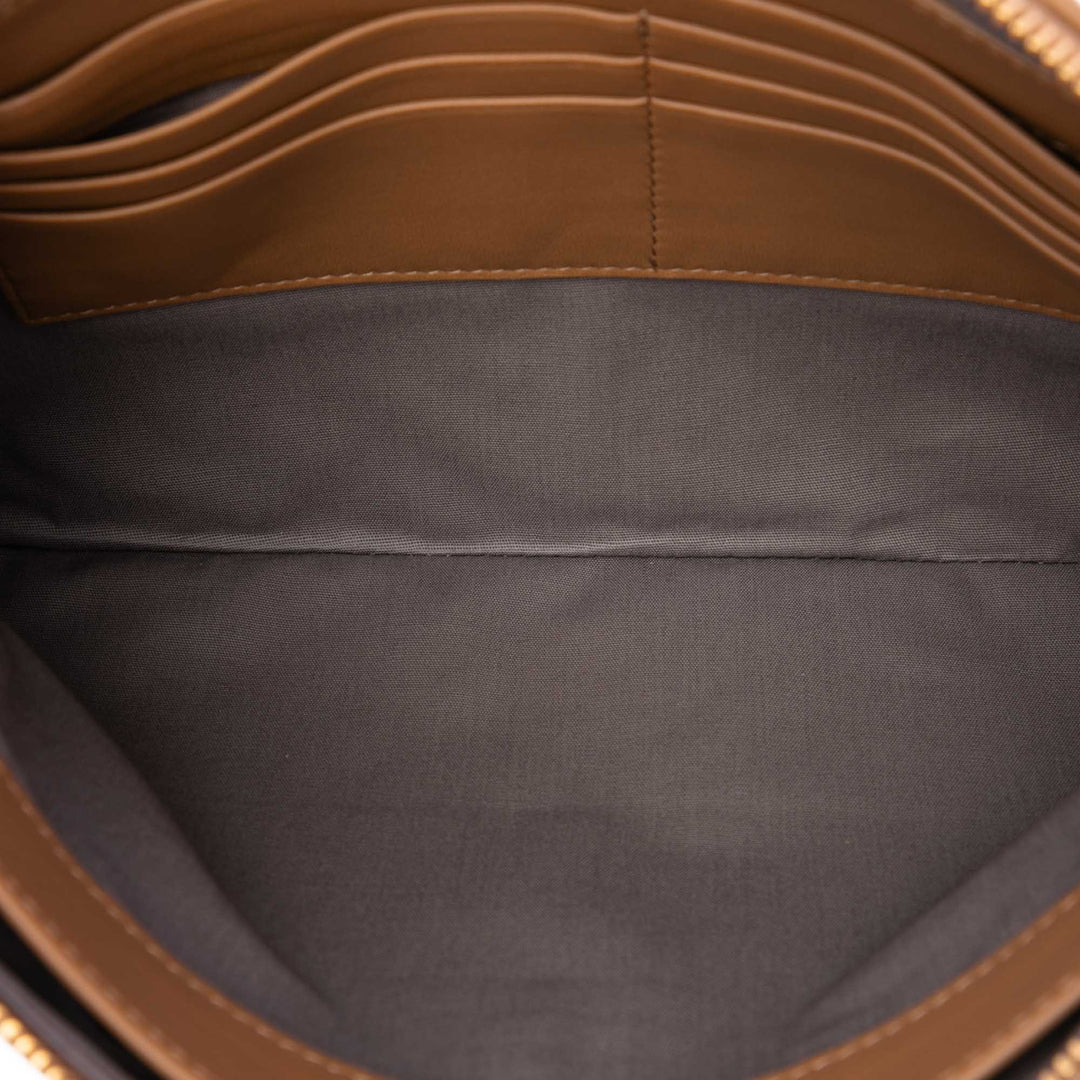 Bottega Veneta Bicolore Intrecciato Pochette nappa Marron – vue 4 – GABY PARIS