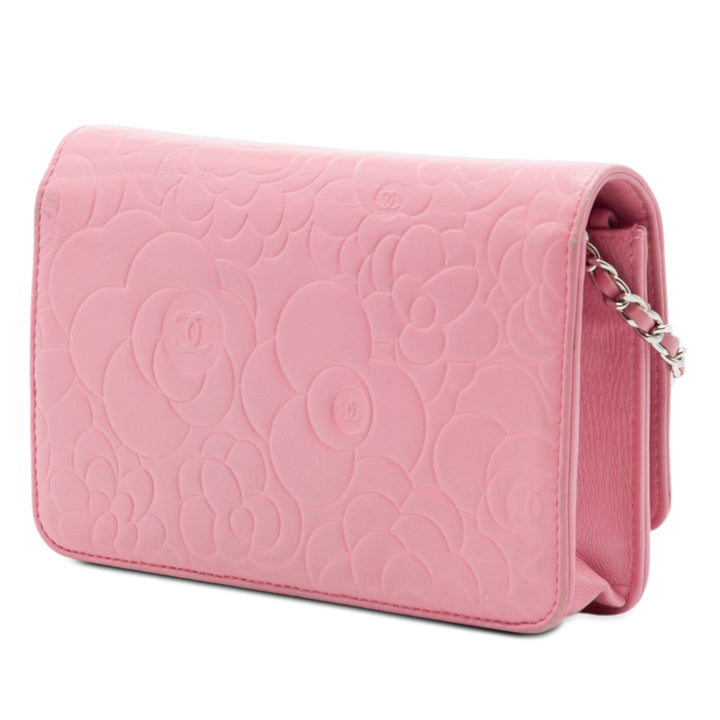 Chanel CC embossé Camellia Wallet on Chain Cuir d'agneau