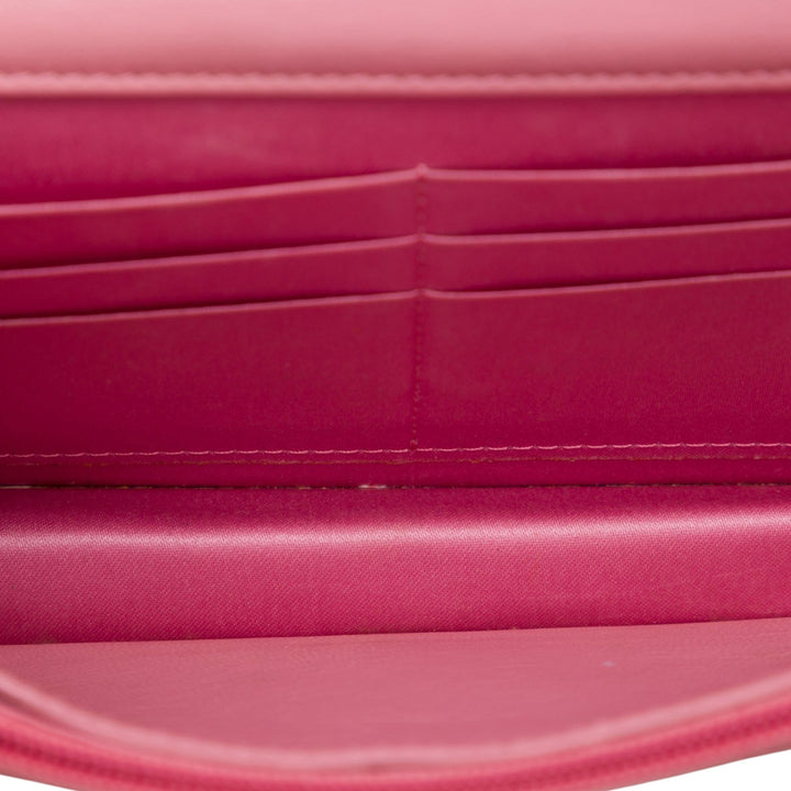 Chanel CC embossé Camellia Wallet on Chain Cuir d'agneau