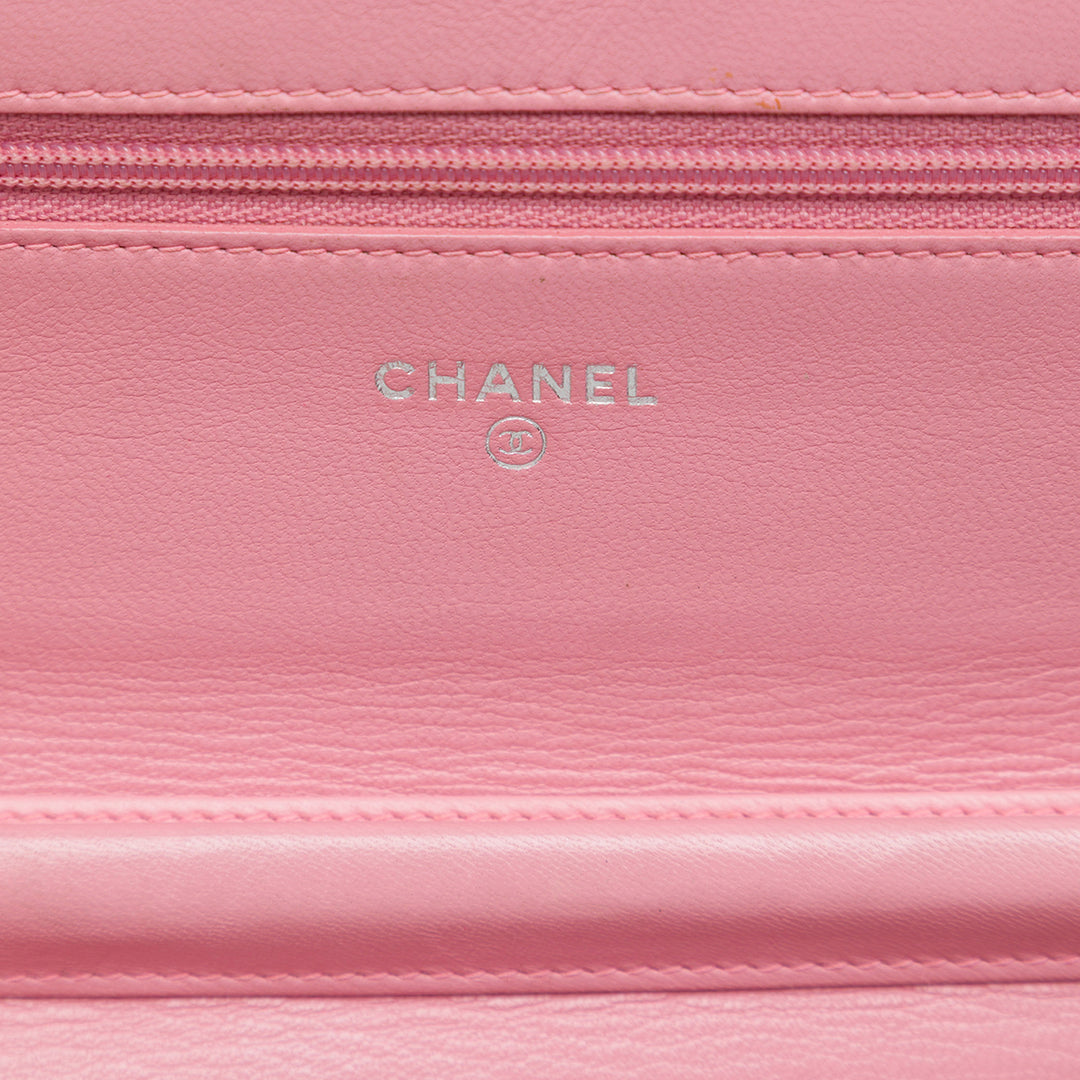 Chanel CC embossé Camellia Wallet on Chain Cuir d'agneau