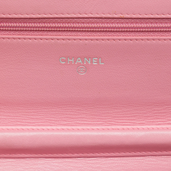Chanel CC embossé Camellia Wallet on Chain Cuir d'agneau