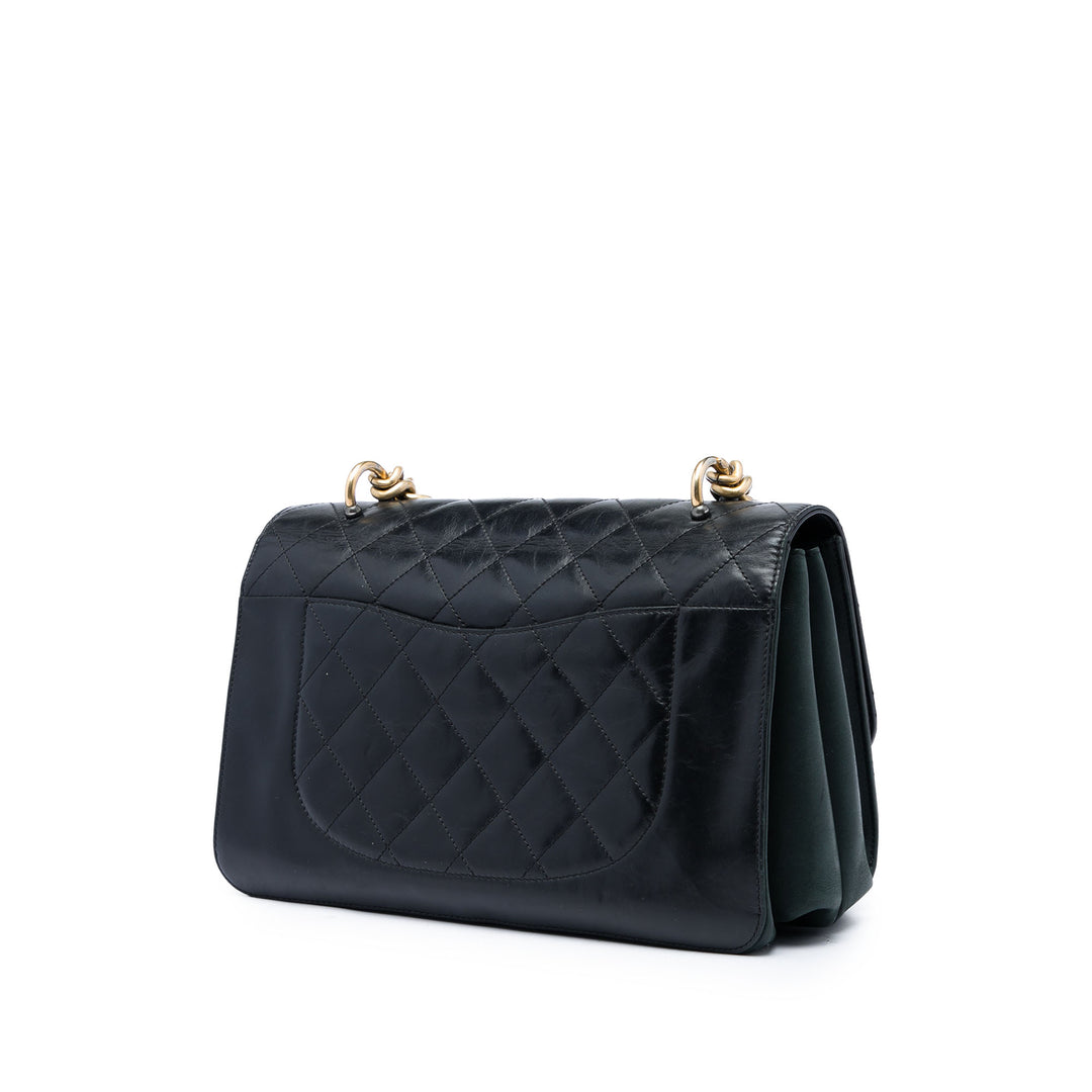 Chanel Sac à main Paris Cosmopolite Matelassé Straight Lined à rabat Moyen Cuir de veau Noir – vue 2 – GABY PARIS