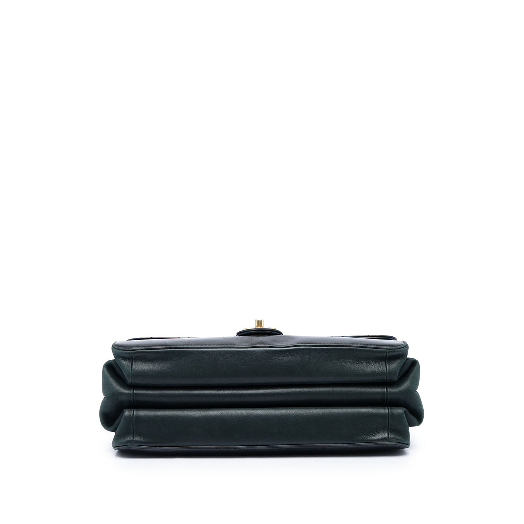Chanel Sac à main Paris Cosmopolite Matelassé Straight Lined à rabat Moyen Cuir de veau Noir – vue 3 – GABY PARIS