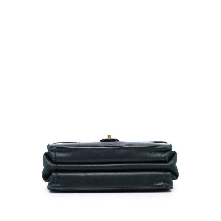 Chanel Sac à main Paris Cosmopolite Matelassé Straight Lined à rabat Moyen Cuir de veau Noir – vue 3 – GABY PARIS