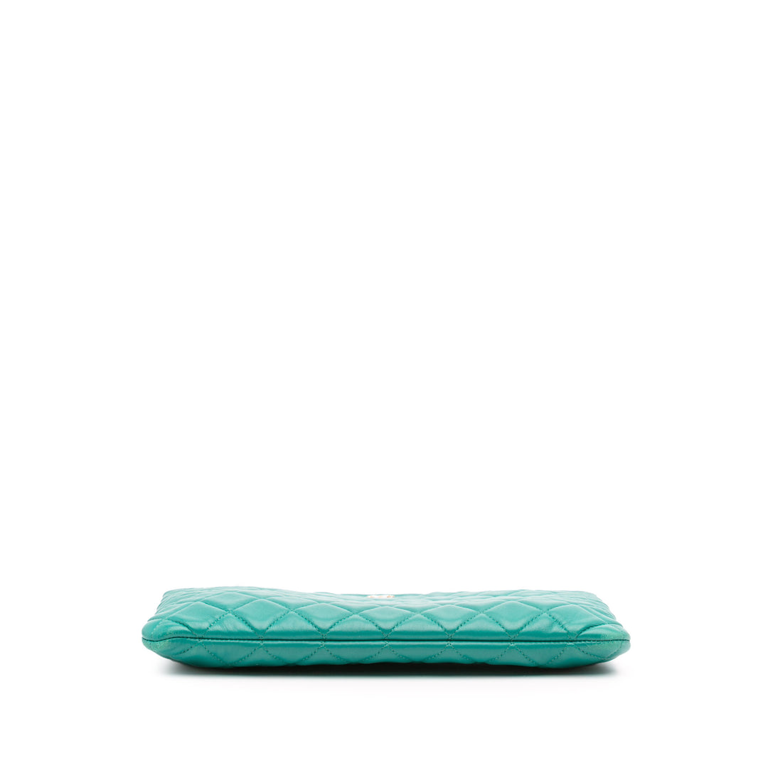 Chanel Medium Matelassé Cuir d’agneau O Étui Pochette