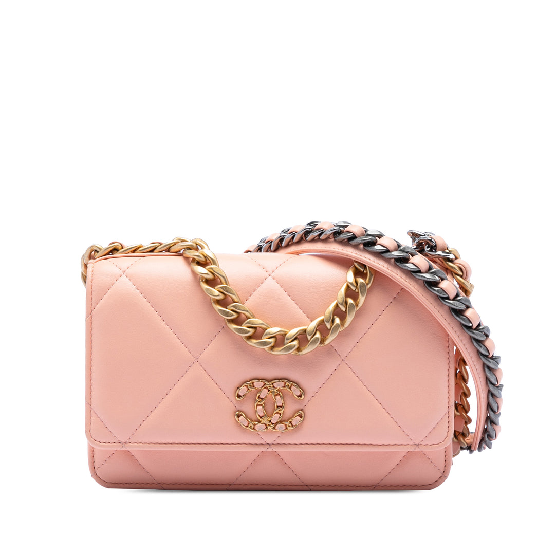 Chanel Matelassé Cuir d’agneau 19 Wallet on Chain