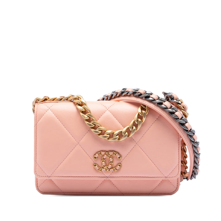 Chanel Matelassé Cuir d’agneau 19 Wallet on Chain