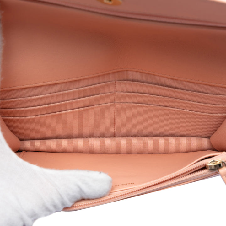 Chanel Matelassé Cuir d’agneau 19 Wallet on Chain