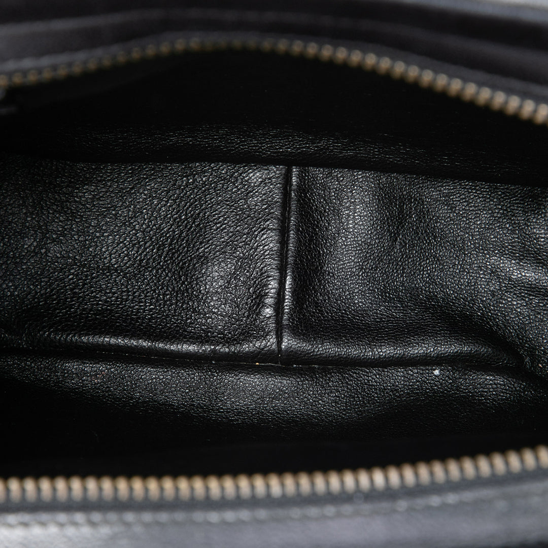 Chanel CC Matelassé Pompon Sac Cuir d'agneau Noir – vue 4 – GABY PARIS