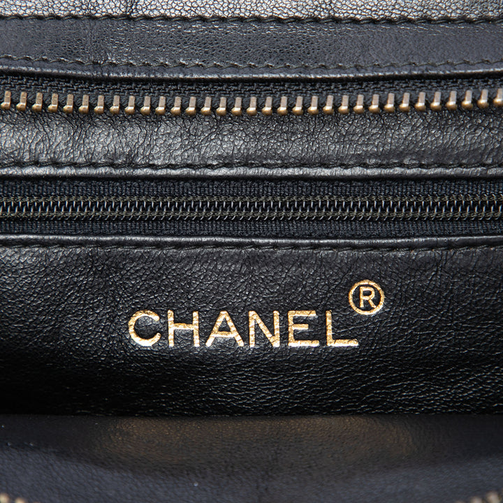 Chanel CC Matelassé Pompon Sac Cuir d'agneau Noir – vue 5 – GABY PARIS