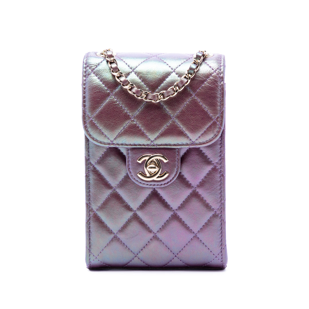 Chanel CC Matelassé Iridescent Cuir d’agneau Phone Holder avec chaîne