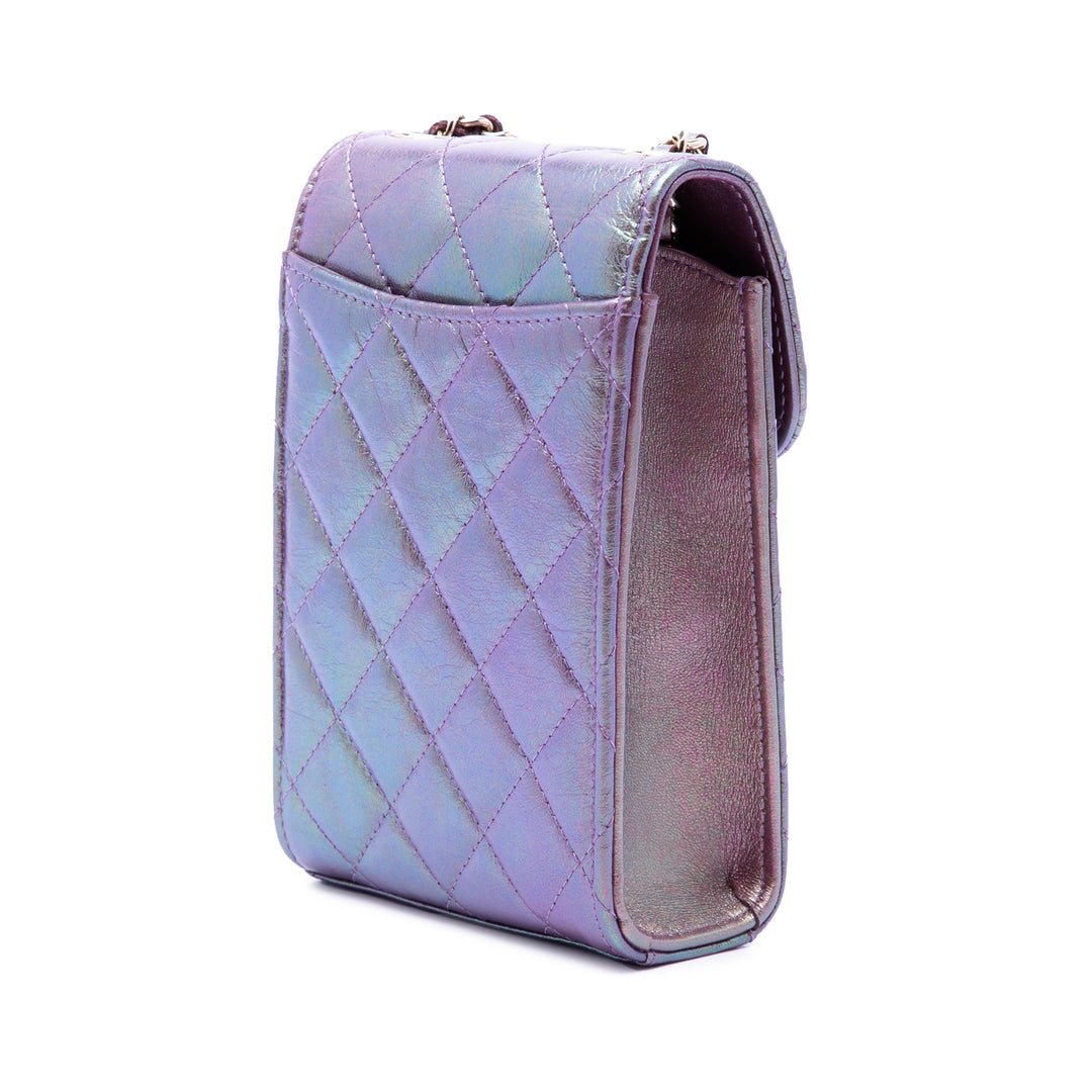 Chanel CC Matelassé Iridescent Cuir d’agneau Phone Holder avec chaîne