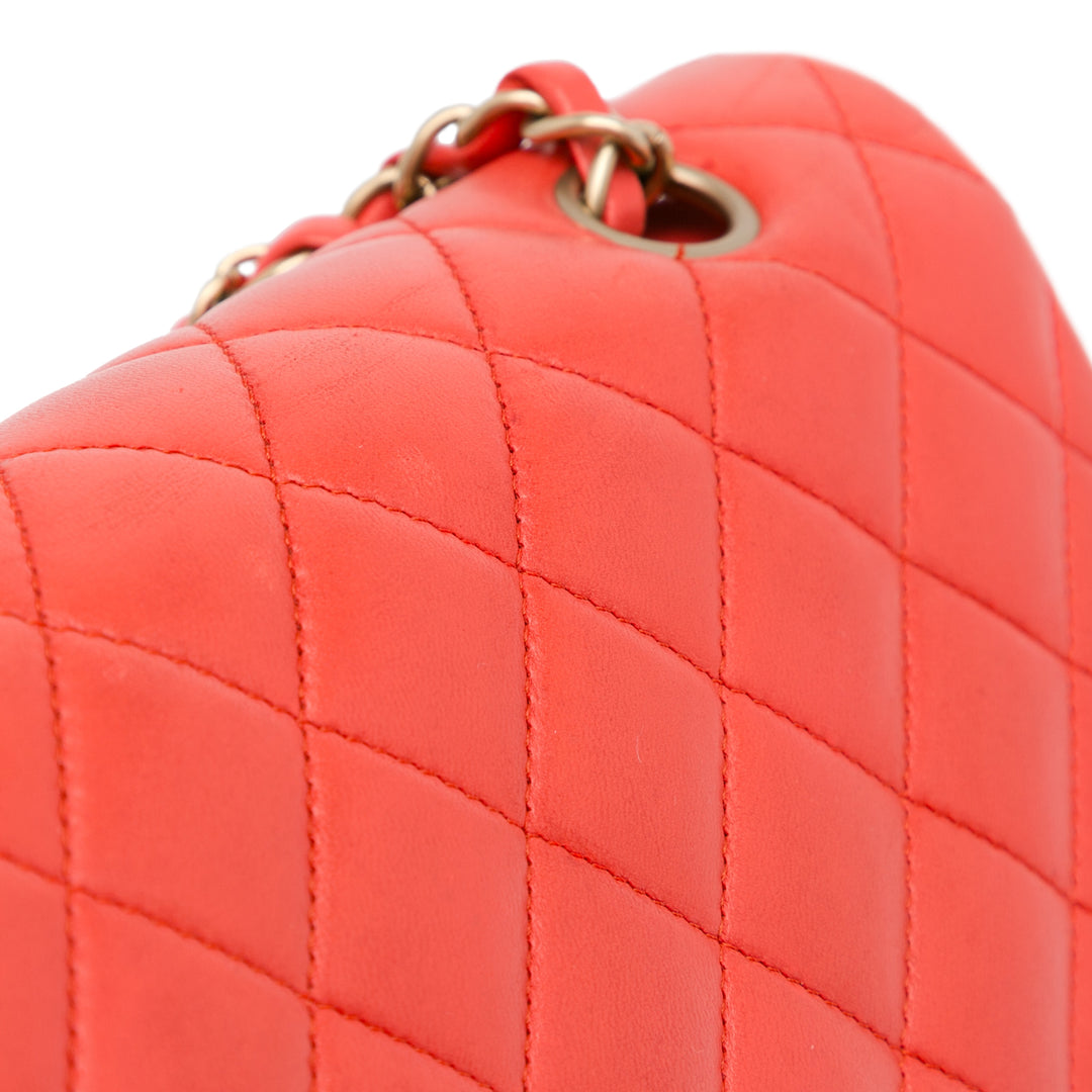 Chanel Medium Classic Cuir d’agneau Double rabat Rouge