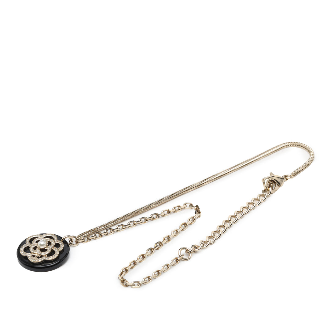 Chanel CC plaqué Resin Strass Perles fantaisie Camellia Rond Pendant Collier Métal