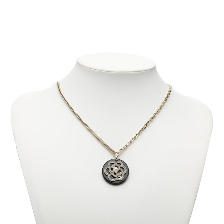 Chanel CC plaqué Resin Strass Perles fantaisie Camellia Rond Pendant Collier Métal